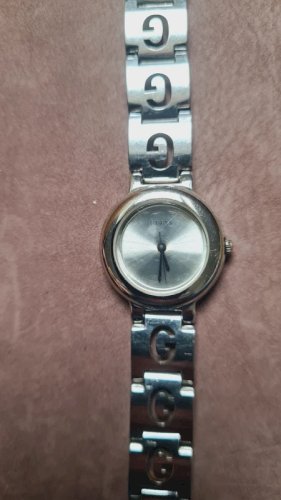 Montre GUESS femme ( révision à prévoir )