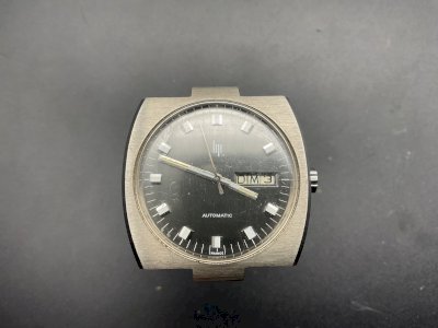 Montre LIP automatic  avec date calibre 7526 .