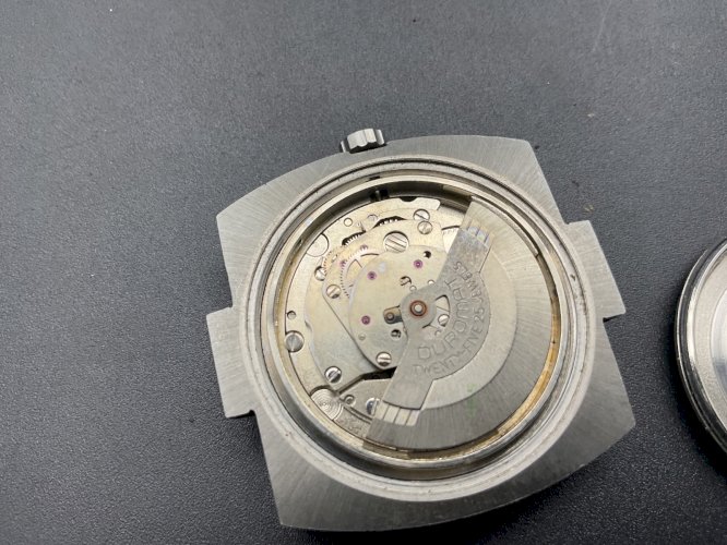 Montre LIP automatic  avec date calibre 7526 .