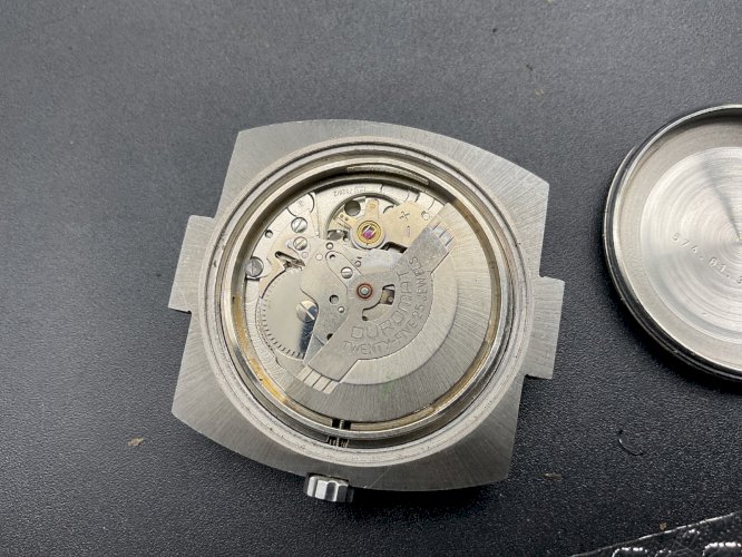 Montre LIP automatic  avec date calibre 7526 .