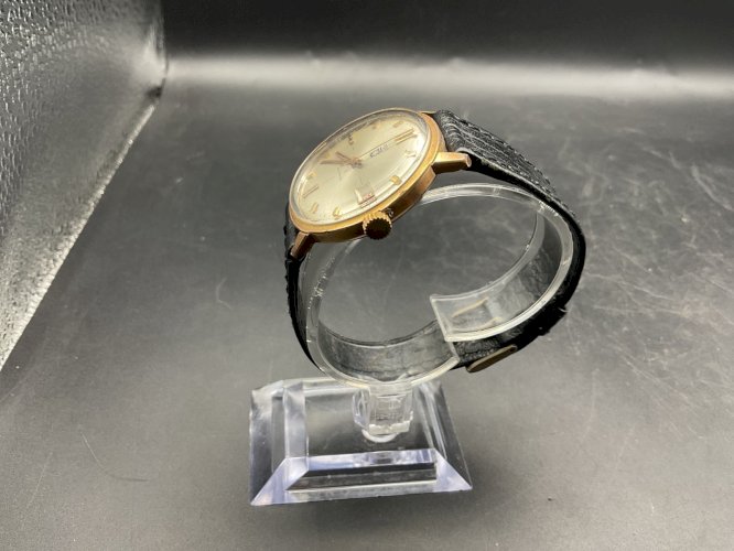 Montre POP AUTOMATIC  calibre 2472 VINTAGE .