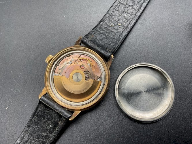 Montre POP AUTOMATIC  calibre 2472 VINTAGE .