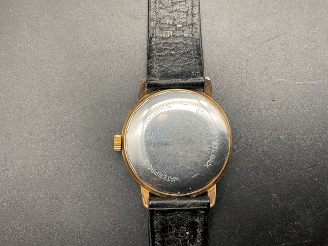 Montre POP AUTOMATIC  calibre 2472 VINTAGE .