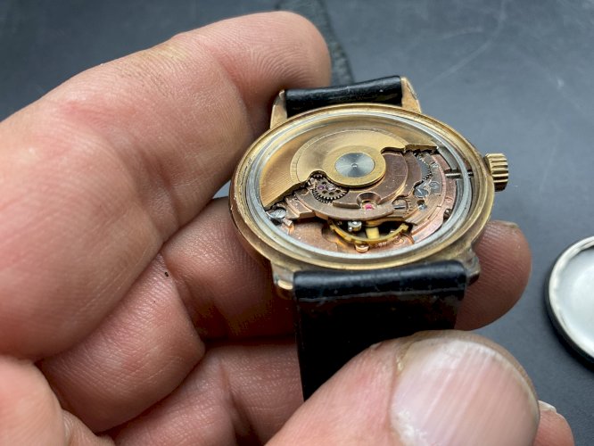 Montre POP AUTOMATIC  calibre 2472 VINTAGE .