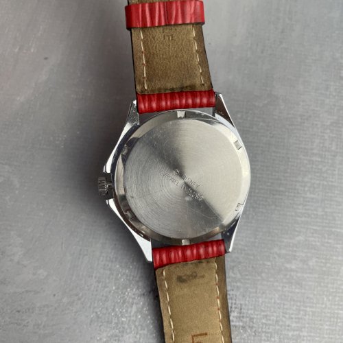 Montre quartz DISNEY WATCH Avronel Mickey bracelet rouge fonctionne pile neuve
