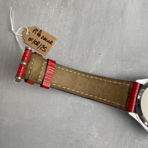 Montre quartz DISNEY WATCH Avronel Mickey bracelet rouge fonctionne pile neuve