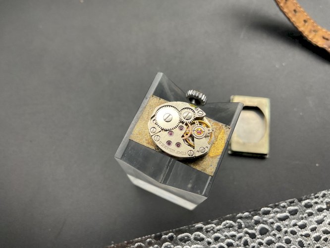 Montre VENGA Hermès MÉCANIQUE vintage