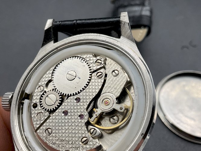 Montre Vintage Oris 17 Jewels shock proof calibre 696