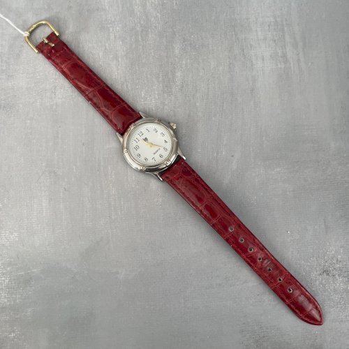Montre watch femme LIP CLASSICS 05-14 bracelet rouge fonctionne pile neuve