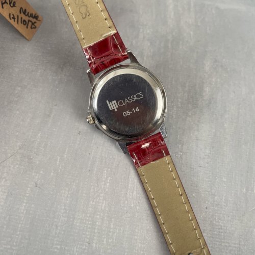 Montre watch femme LIP CLASSICS 05-14 bracelet rouge fonctionne pile neuve