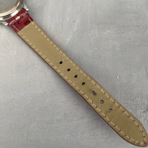 Montre watch femme LIP CLASSICS 05-14 bracelet rouge fonctionne pile neuve