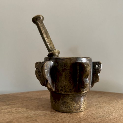 Mortier à ailettes et son pilon XVIIe en bronze M3463