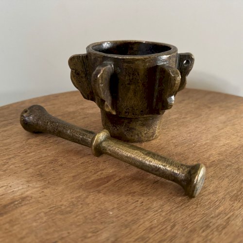 Mortier à ailettes et son pilon XVIIe en bronze M3463