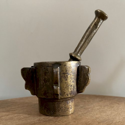Mortier à ailettes et son pilon XVIIe en bronze M3463