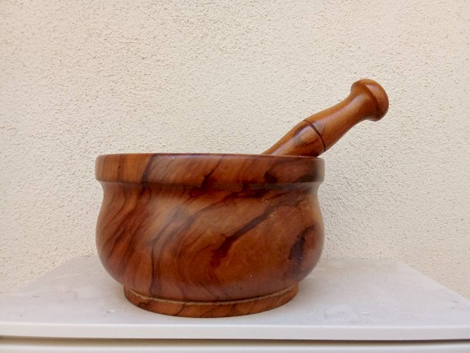 mortier en bois d'Olivier avec son pilon