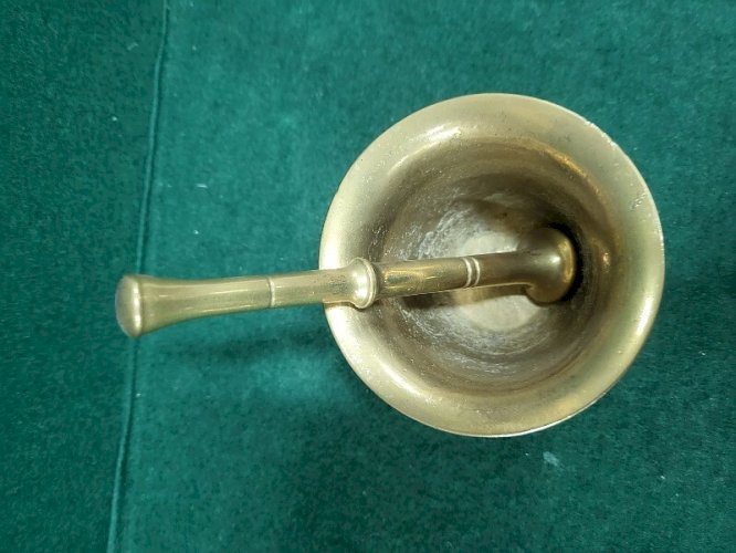 MORTIER EN BRONZE AVEC SON PILON N°8