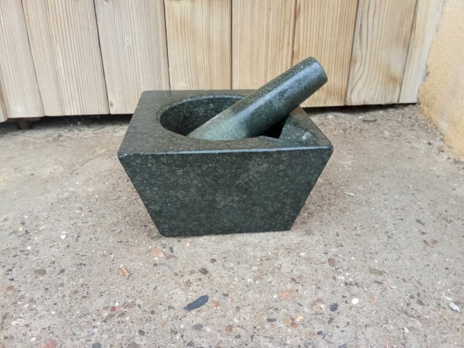 Mortier en pierre naturelle granit de forme géométrique 