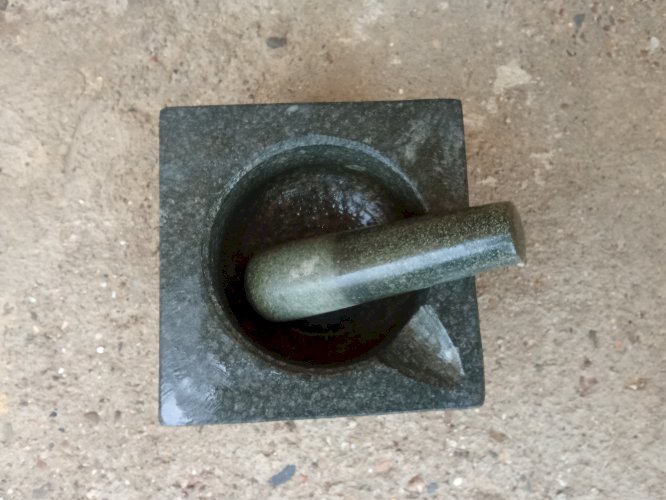 Mortier en pierre naturelle granit de forme géométrique 