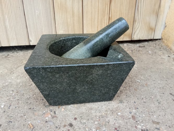 Mortier en pierre naturelle granit de forme géométrique 