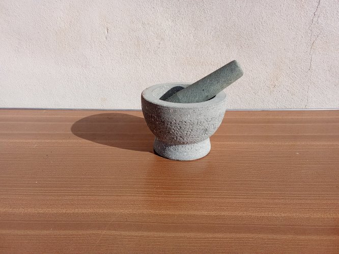 Mortier et pilon en pierre naturelle 