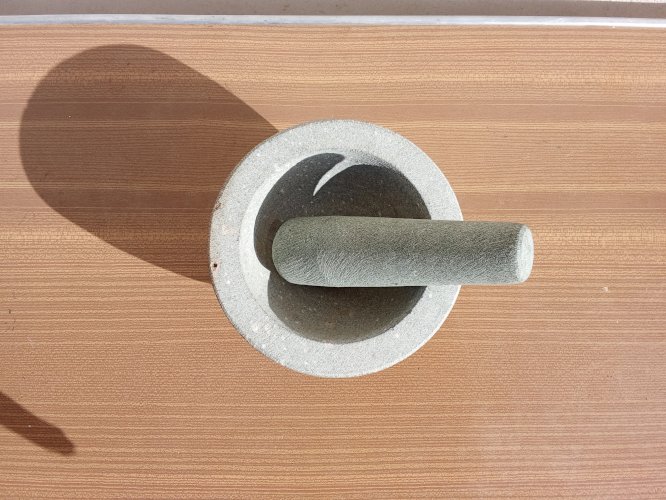 Mortier et pilon en pierre naturelle 