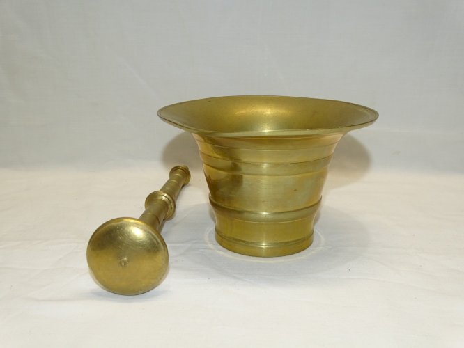 -MORTIER et SON PILON en BRONZE XXe COLLECTION VITRINE DECO CUISINE    D