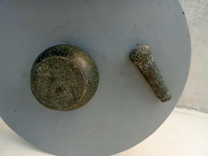 Mortier & pilon en granit – Pour épices & herbes 