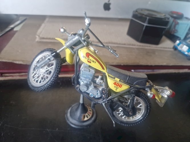 Moto Suzuki 400 CCI Cross Polistil 1/12