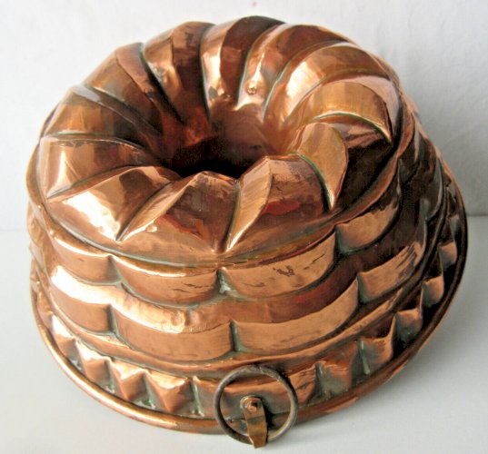 Moule à gâteau 1900 à kouglof, en cuivre étamé avec cheminée centrale