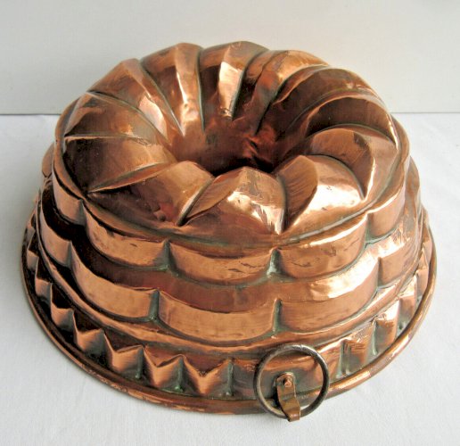 Moule à gâteau 1900 à kouglof, en cuivre étamé avec cheminée centrale