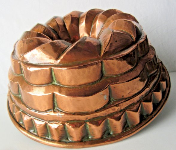 Moule à gâteau 1900 à kouglof, en cuivre étamé avec cheminée centrale