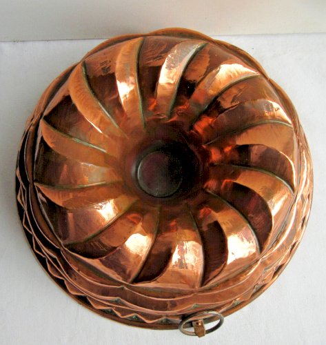 Moule à gâteau 1900 à kouglof, en cuivre étamé avec cheminée centrale