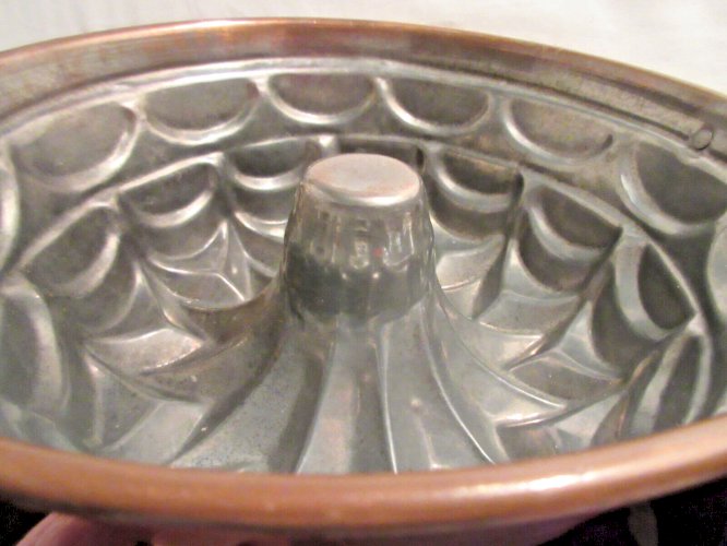 Moule à gâteau 1900 à kouglof, en cuivre étamé, étoile à 12 branches et cheminée