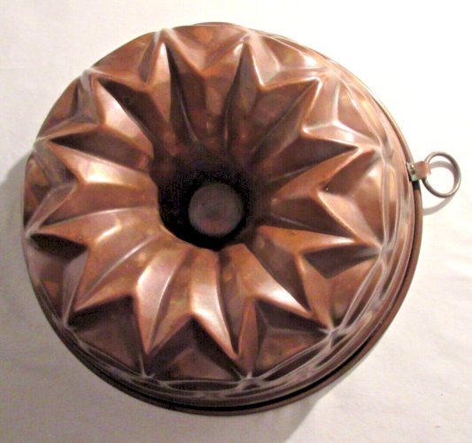 Moule à gâteau 1900 à kouglof, en cuivre étamé, étoile à 12 branches et cheminée