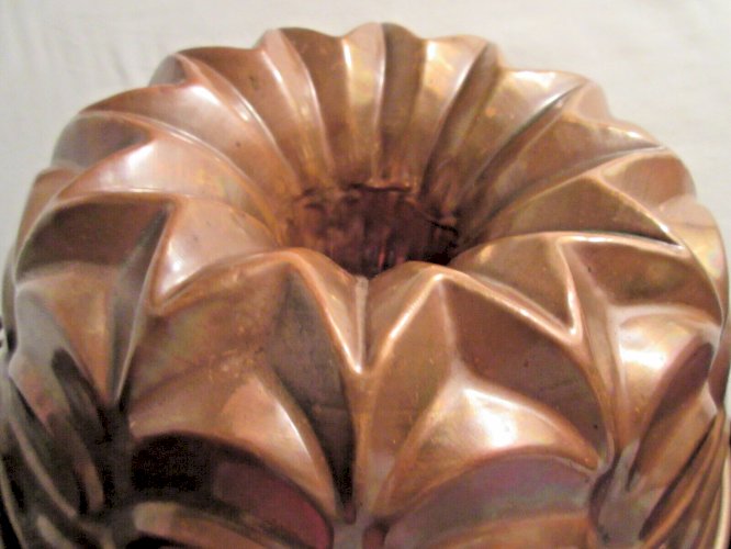 Moule à gâteau 1900 à kouglof, en cuivre étamé, étoile à 12 branches et cheminée