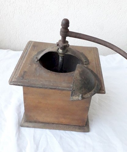 Moulin à café en bois Peugeot