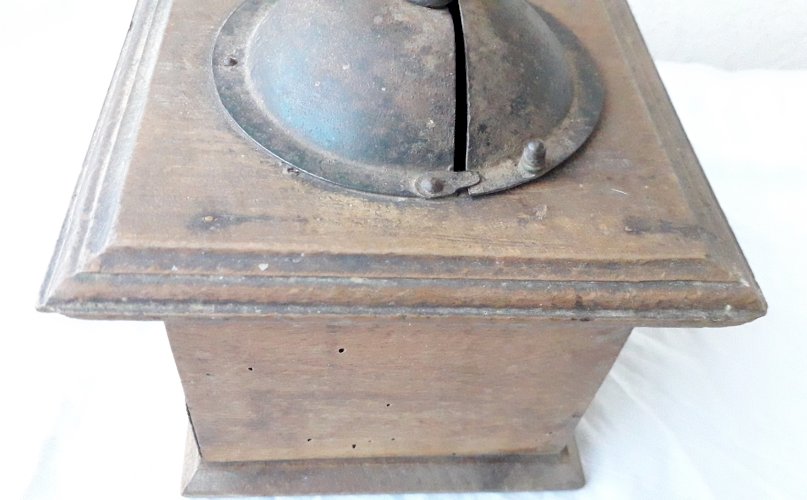 Moulin à café en bois Peugeot