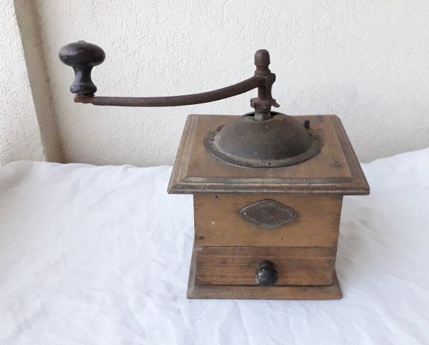 Moulin à café en bois Peugeot