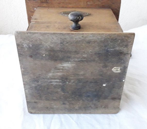 Moulin à café en bois Peugeot