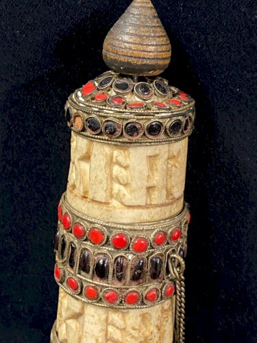 Moulin à prière tibétain décor sculpté rehaussé de perles Tibet Népal Bouddhisme