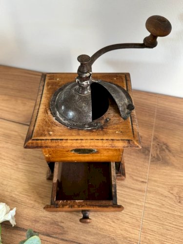 Moulin café ancien Peugeot