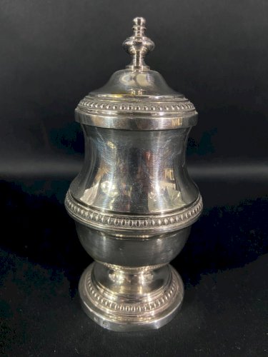 Moutardier en métal argenté de style Louis XVI