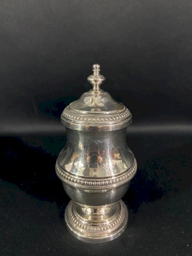 Moutardier en métal argenté de style Louis XVI