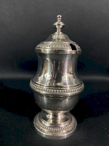 Moutardier en métal argenté de style Louis XVI
