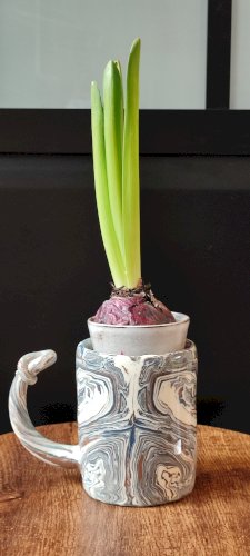 Mug en céramique artisanale signé décor marbré, pièce unique