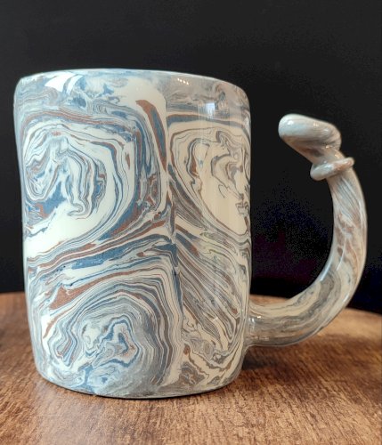 Mug en céramique artisanale signé décor marbré, pièce unique