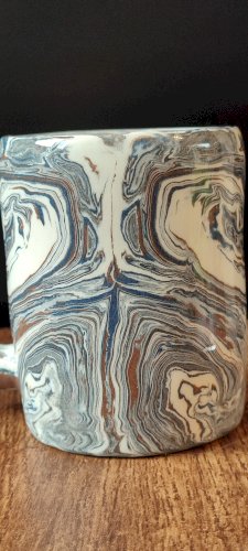 Mug en céramique artisanale signé décor marbré, pièce unique