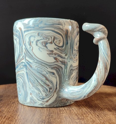 Mug en céramique artisanale signé décor marbré, pièce unique