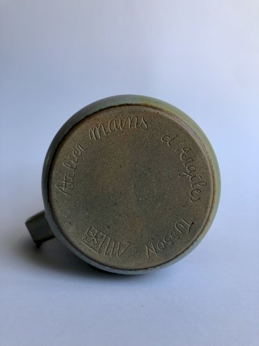 Mug en grès artisanal 