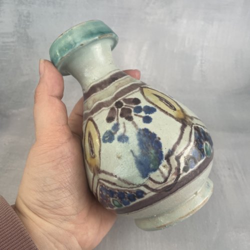 NABEUL TUNISIE vase céramique émaillé polychrome signature à identifier ~15cm